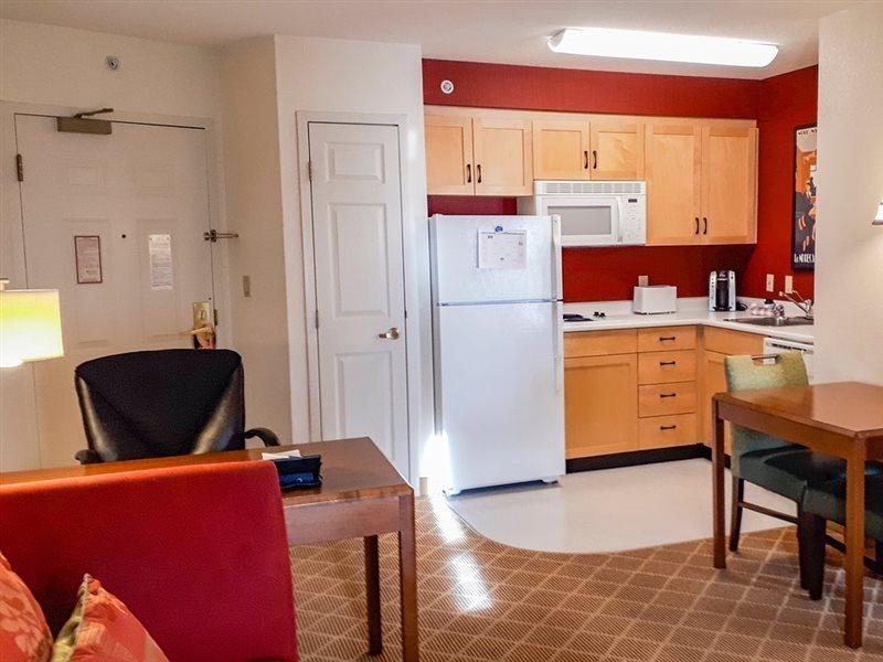 Lakeview Signature Inn Calgary Airport Екстер'єр фото