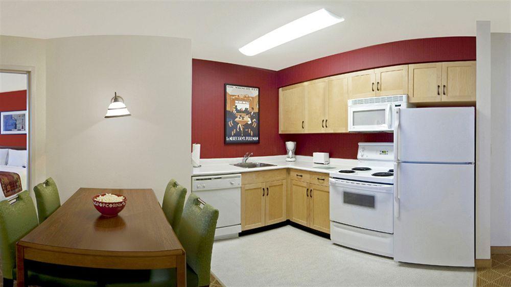 Lakeview Signature Inn Calgary Airport Екстер'єр фото