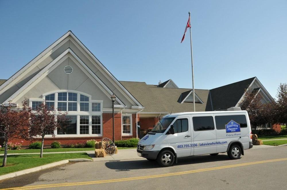 Lakeview Signature Inn Calgary Airport Екстер'єр фото