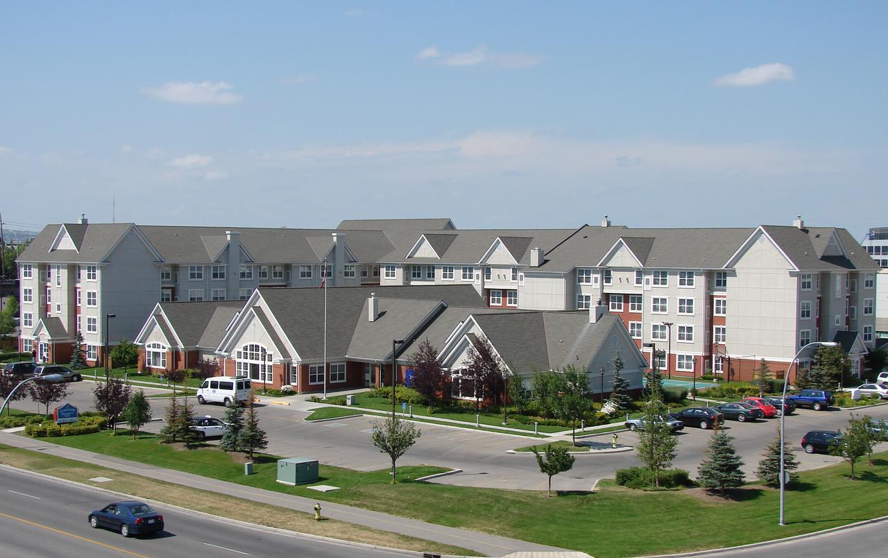 Lakeview Signature Inn Calgary Airport Екстер'єр фото