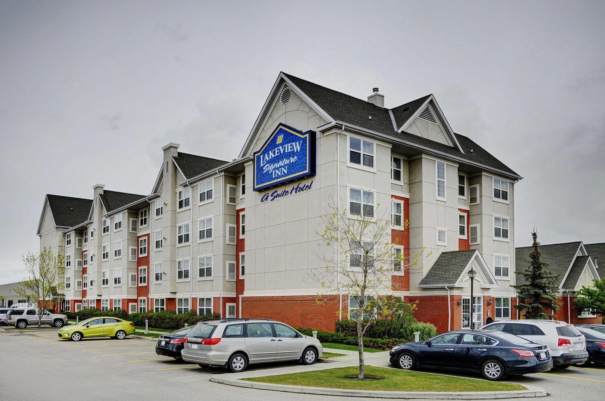 Lakeview Signature Inn Calgary Airport Екстер'єр фото