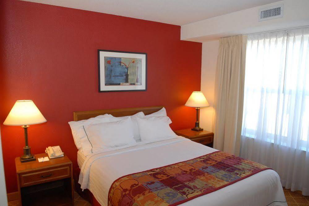 Lakeview Signature Inn Calgary Airport Екстер'єр фото