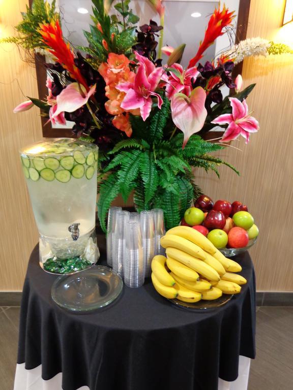 Lakeview Signature Inn Calgary Airport Екстер'єр фото